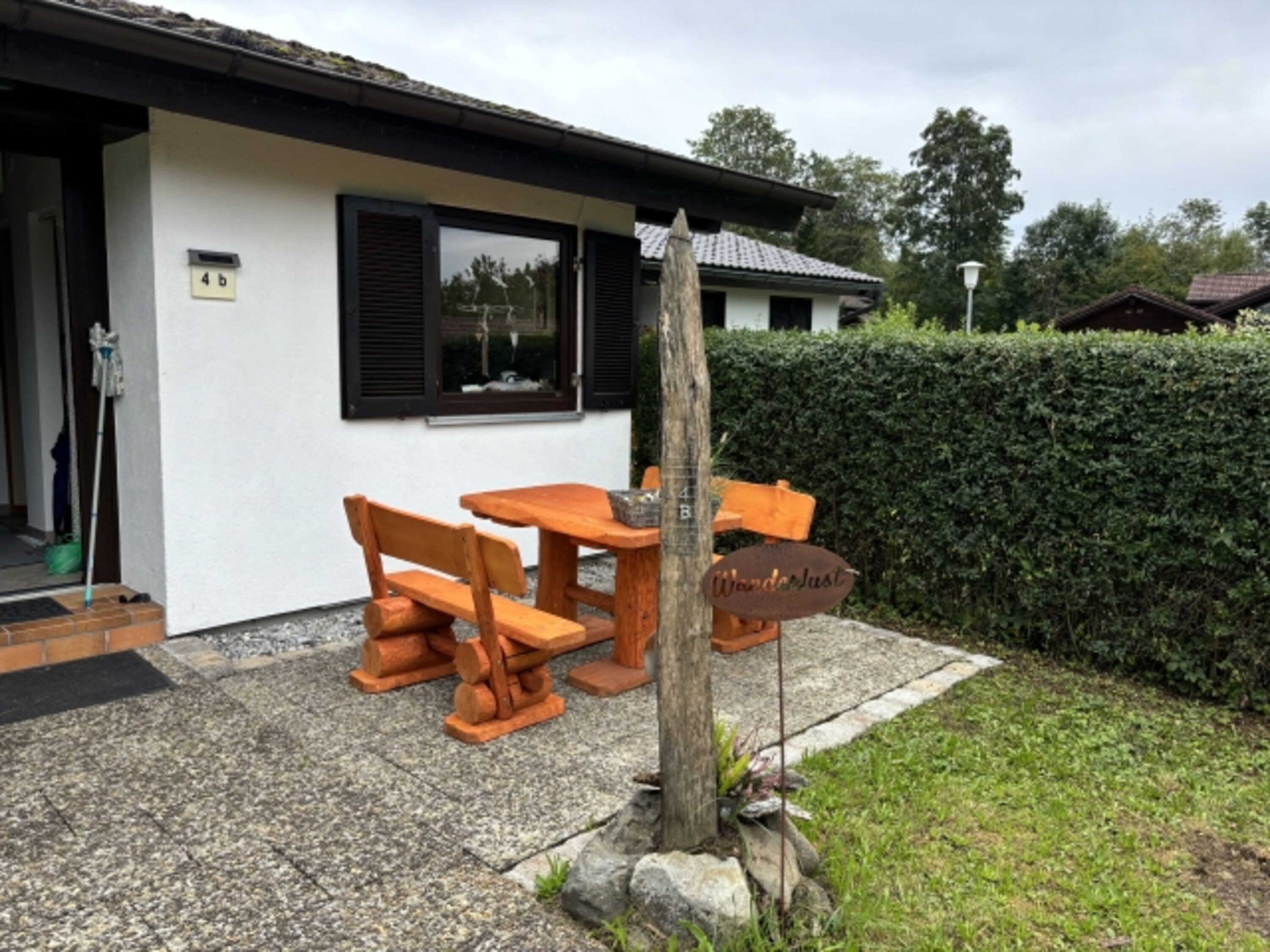 Unsere neue Sitzecke vor dem Haus
