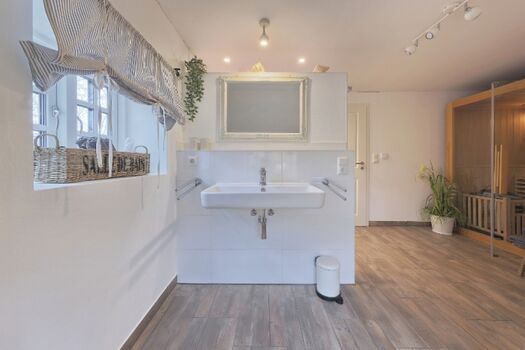 Badezimmer mit integrierter Sauna  