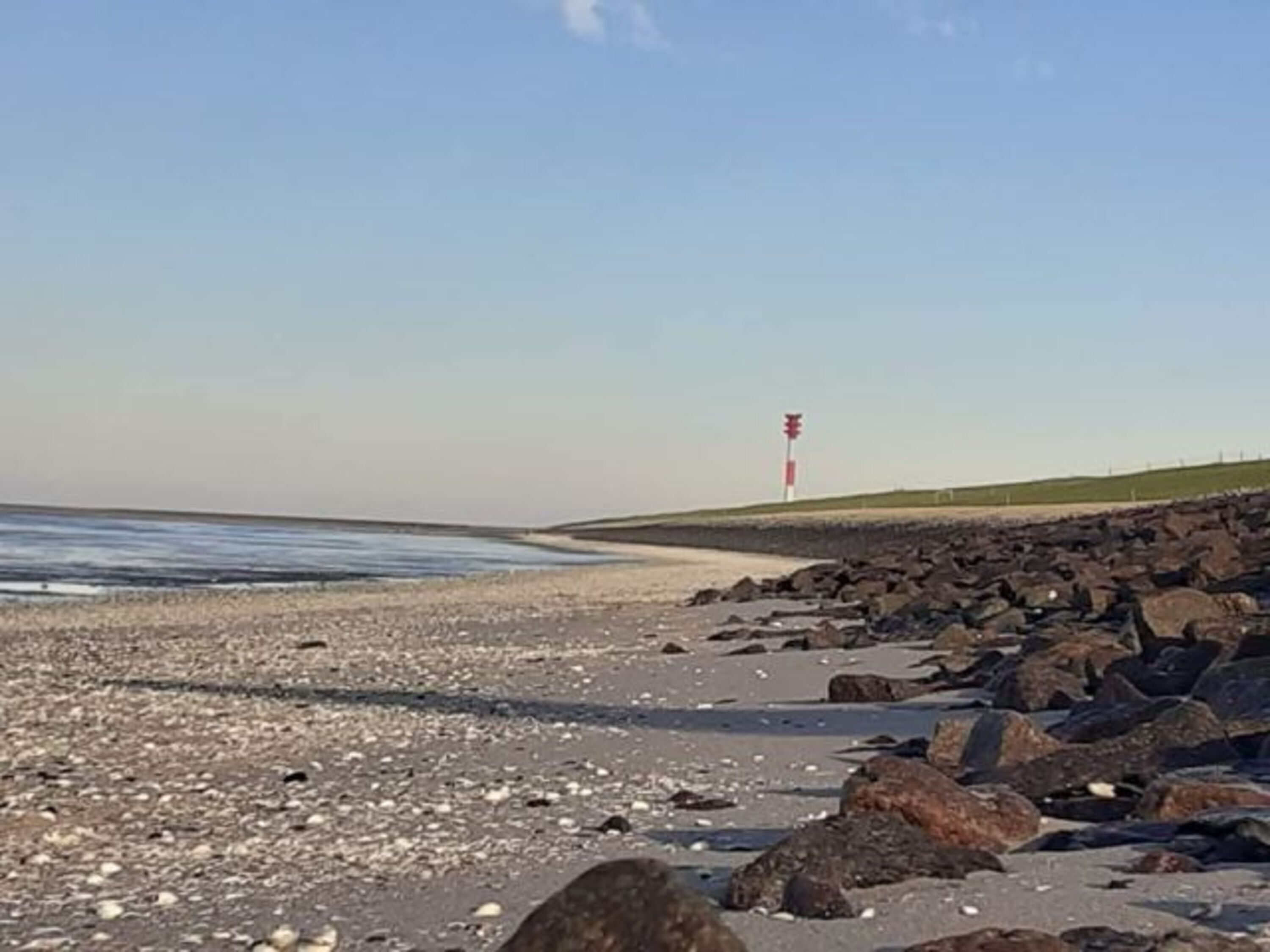 der Strand zum spazieren gehen 