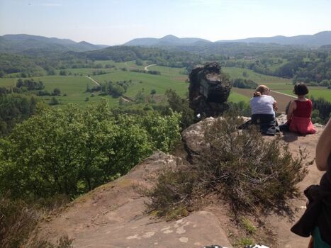 in Sichtweite vom Hof und beliebtes Ausflugsziel, die Luger Geiersteine 