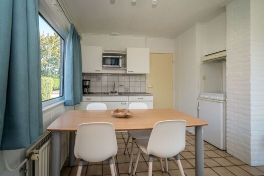 Offene Küche und Essgruppe