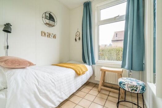 Schlafzimmer 2 mit Einzelboxspringbett