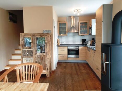 Blick vom Essbereich in die Küche