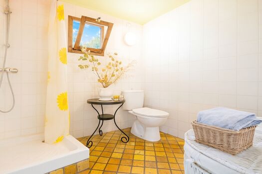 Badezimmer mit Dusche