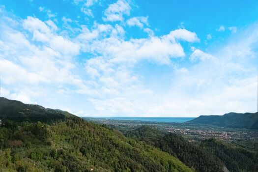 Toskanische Küste am Horizont