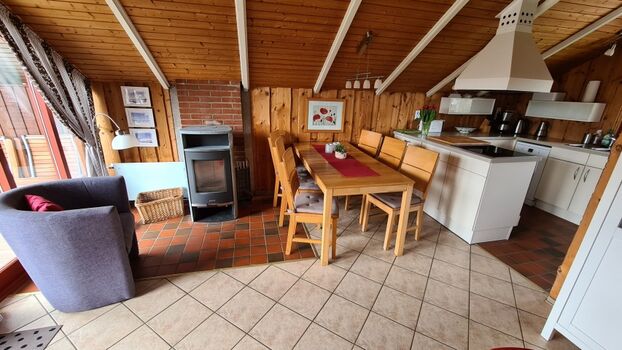 Wohn- Essbereich mit Kaminofen