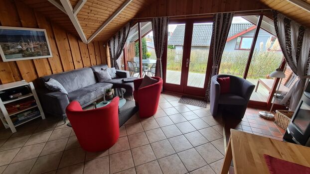 Wohnzimmer mit Ostterrasse