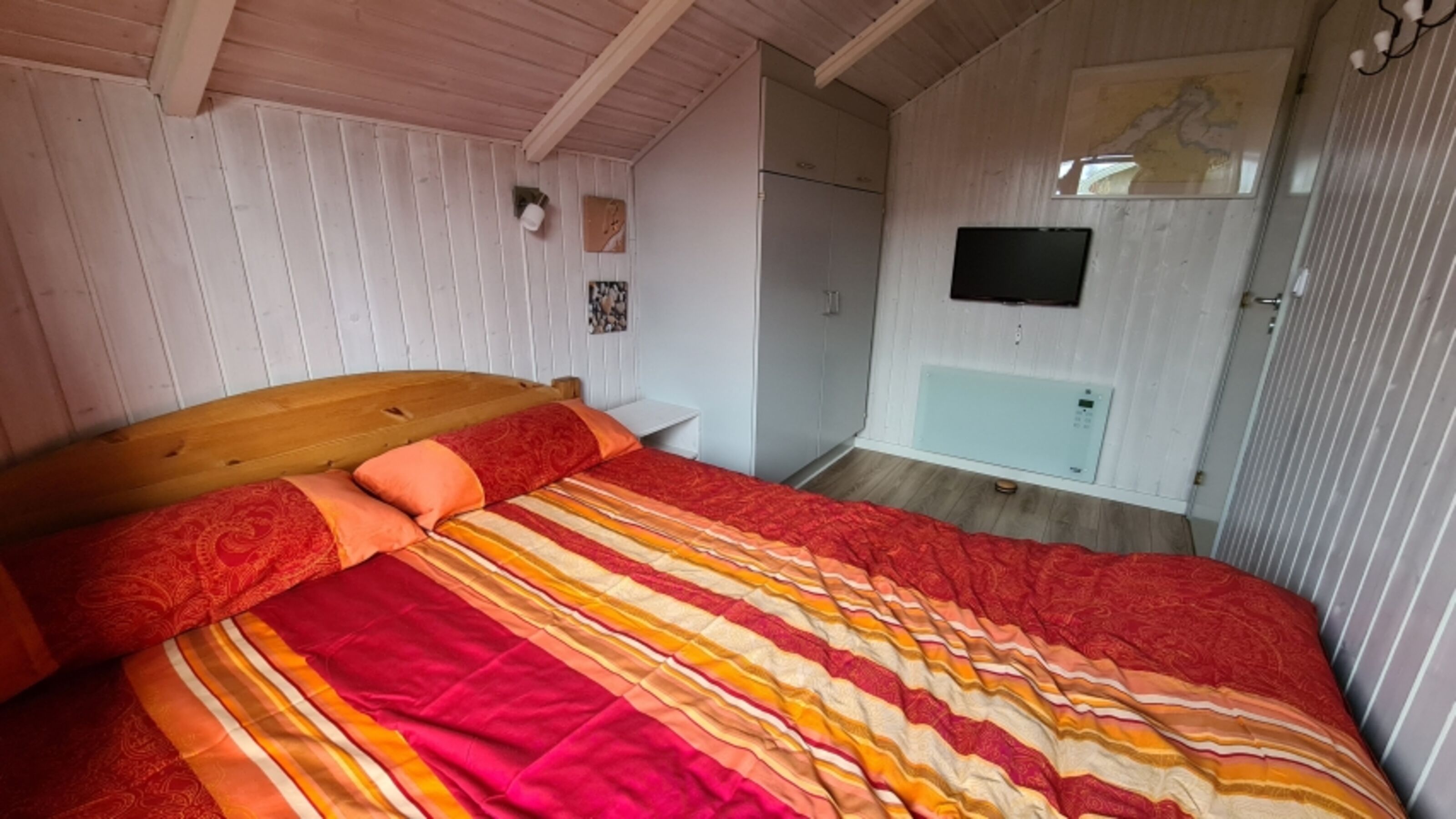 Schlafzimmer 1