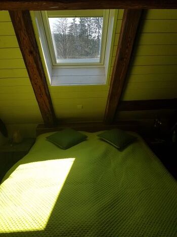 vom Bett aus in den Himmel schauen