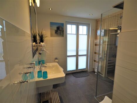 Saunabad mit direktem Ausgang in den Garten