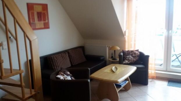 Wohnzimmer mit Ausgang zum Balkon