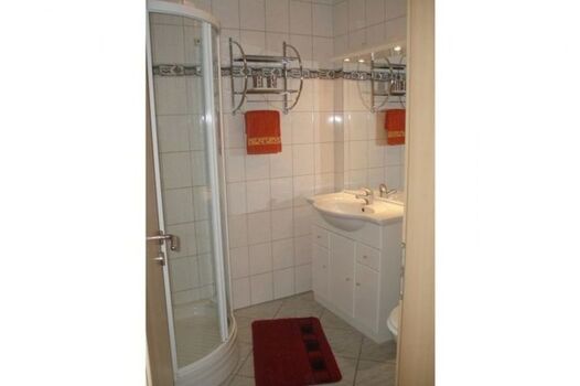 Badezimmer mit Dusche 