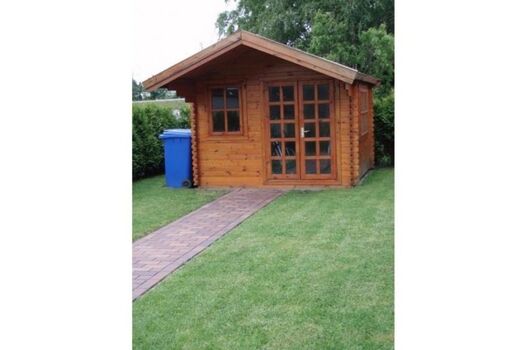 Gartenhaus mit Fahrräder, Grill, 2 Bollerwagen