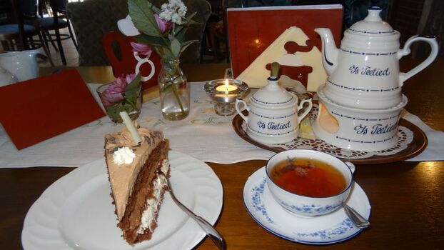 Teestunde im Landcafé