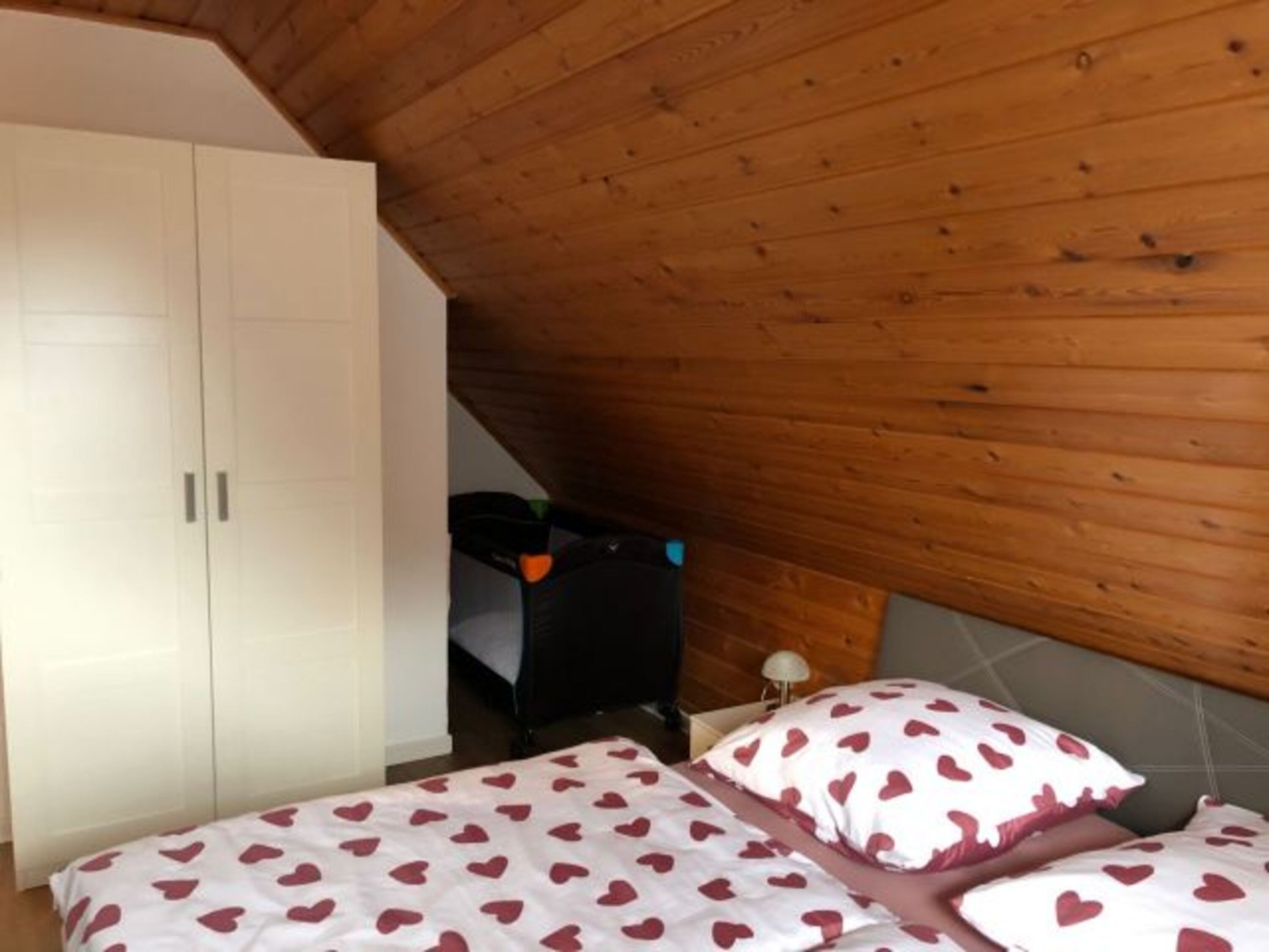 Schlafzimmer 1