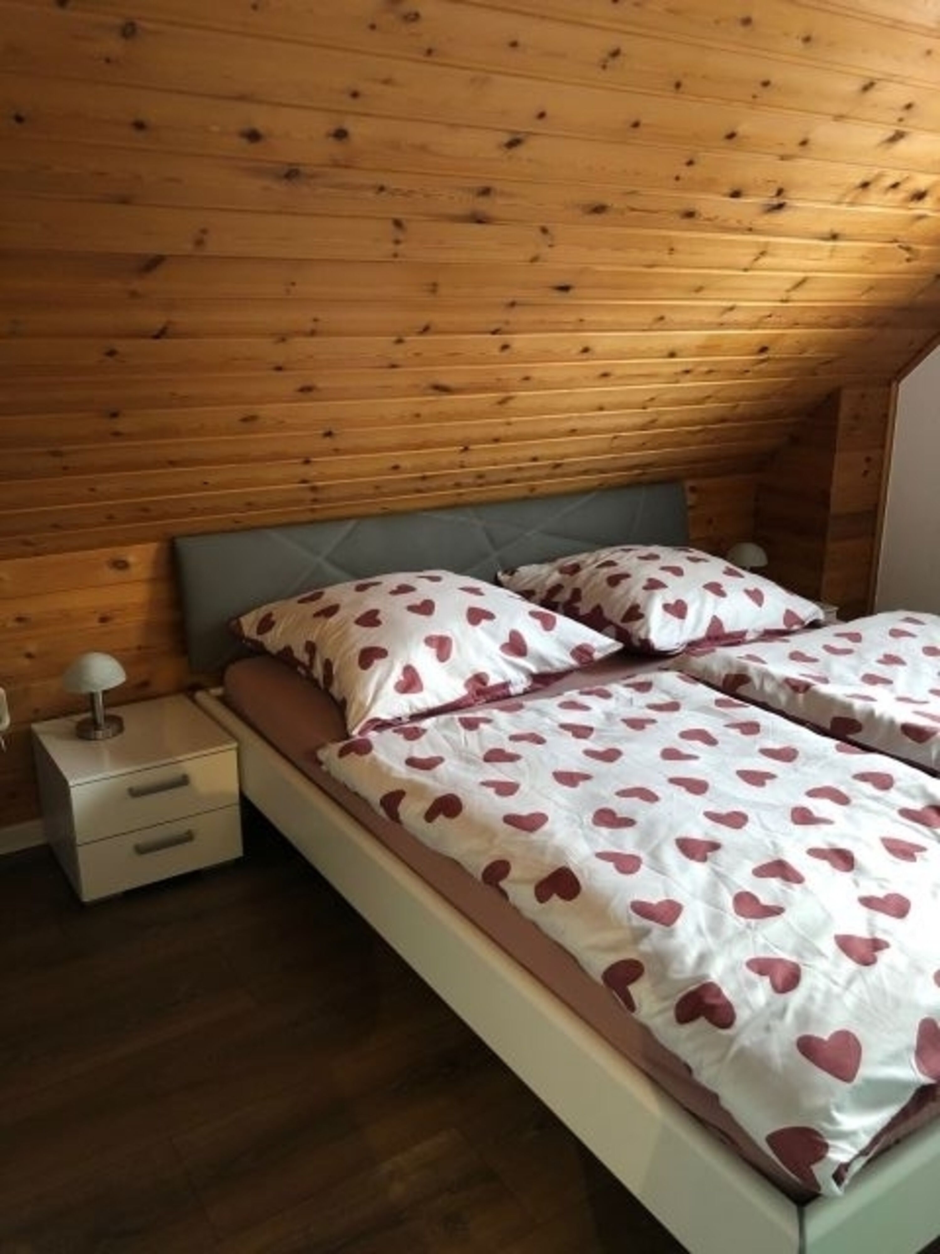 Schlafzimmer 1