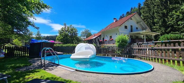 8x4m Swimmingpool im Waldhang eingelassen / FeWo Garten / Mitnutzung im Sommer