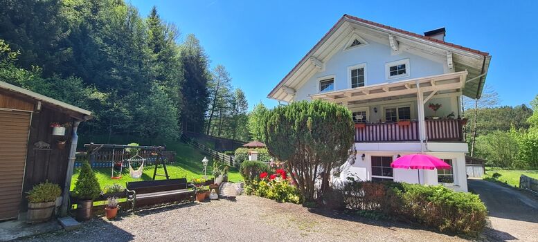 80qm EG Ferienwohnung Wald Kobel mitten im Wald 