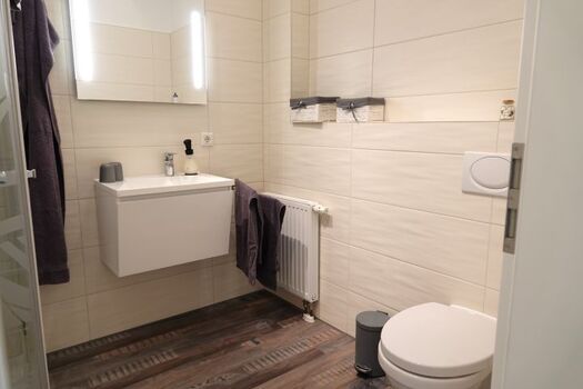 Helles Badezimmer im OG