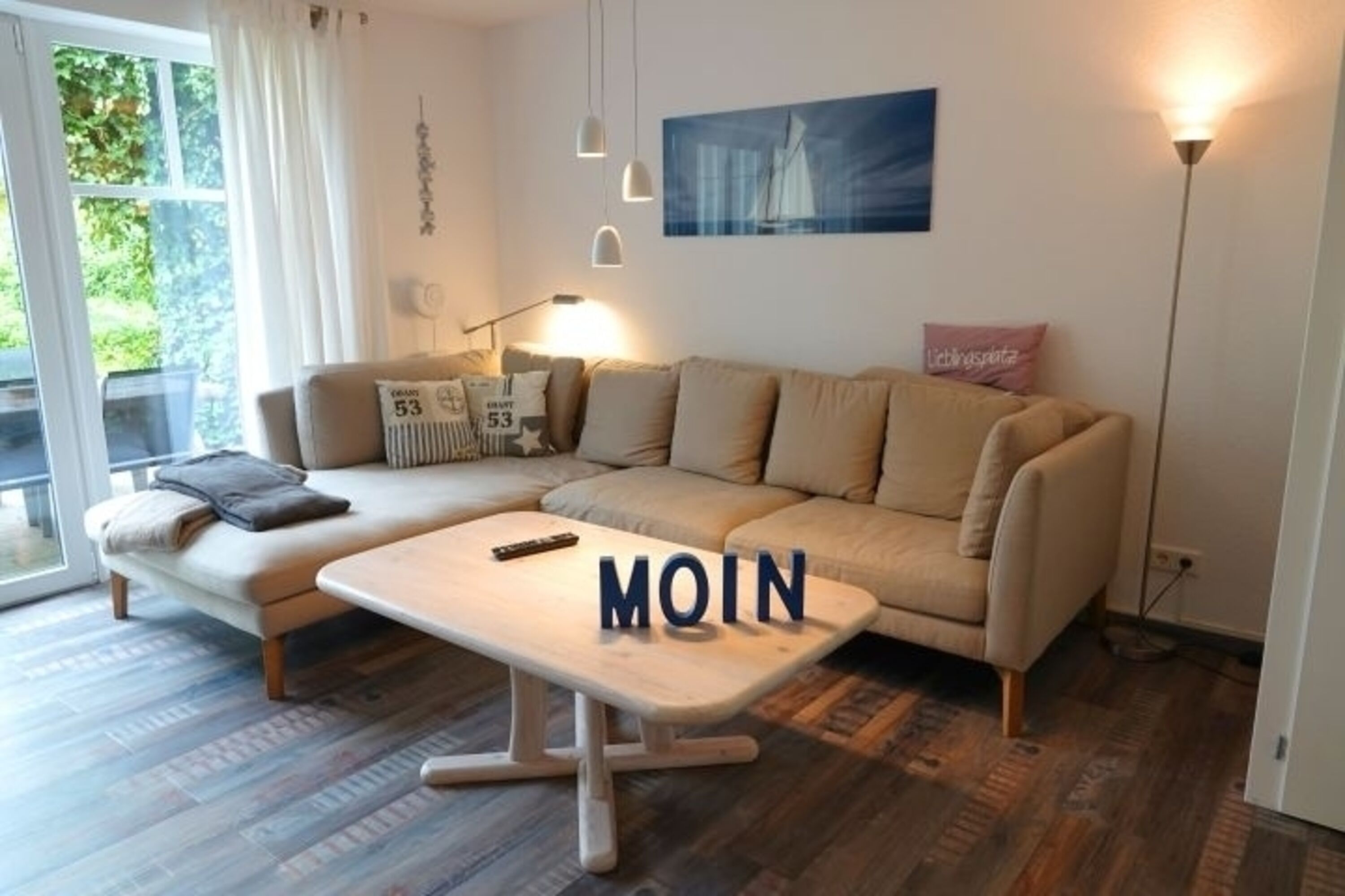 Wohnbereich mit gemütlichem Sofa