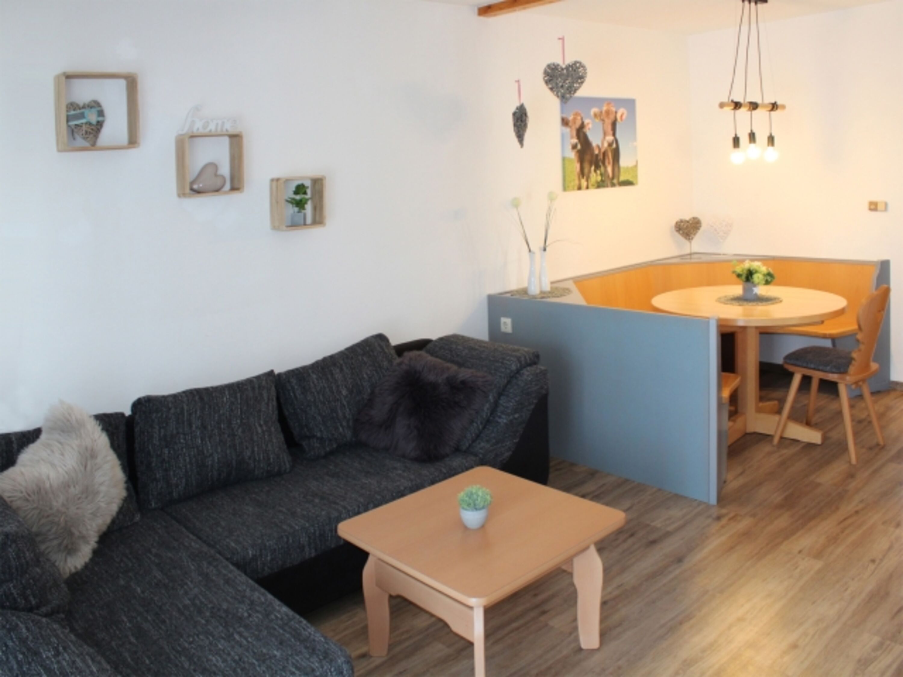 Ihr Wohnzimmer mit gemütlicher Essecke