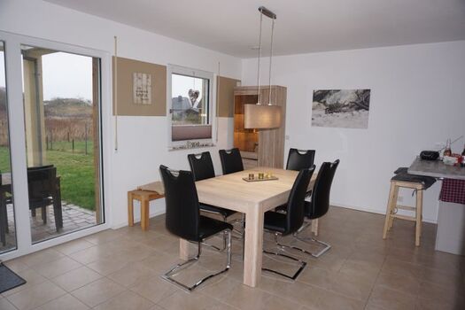 Offene Küche mit Esstisch