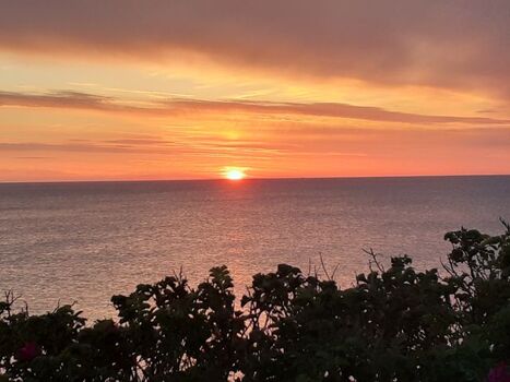 Sonnenuntergang nur einen Fußweg entfernt 