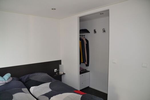 Elternschlafzimmer mit Ankleidee