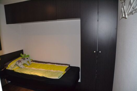 1. Kinderzimmer / Schlafzimmer 