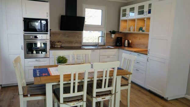 Küche mit Essbereich 