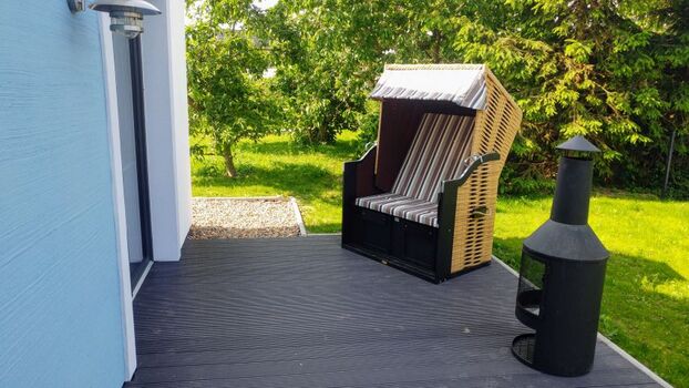 Strandkorb auf der Terrasse 