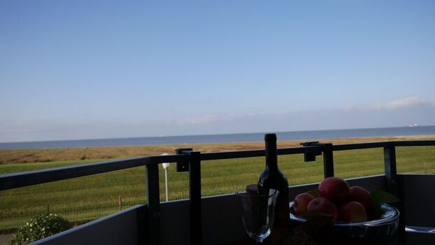 Der traumhafte Meerblick vom Balkon der Robbenplate Duhnen