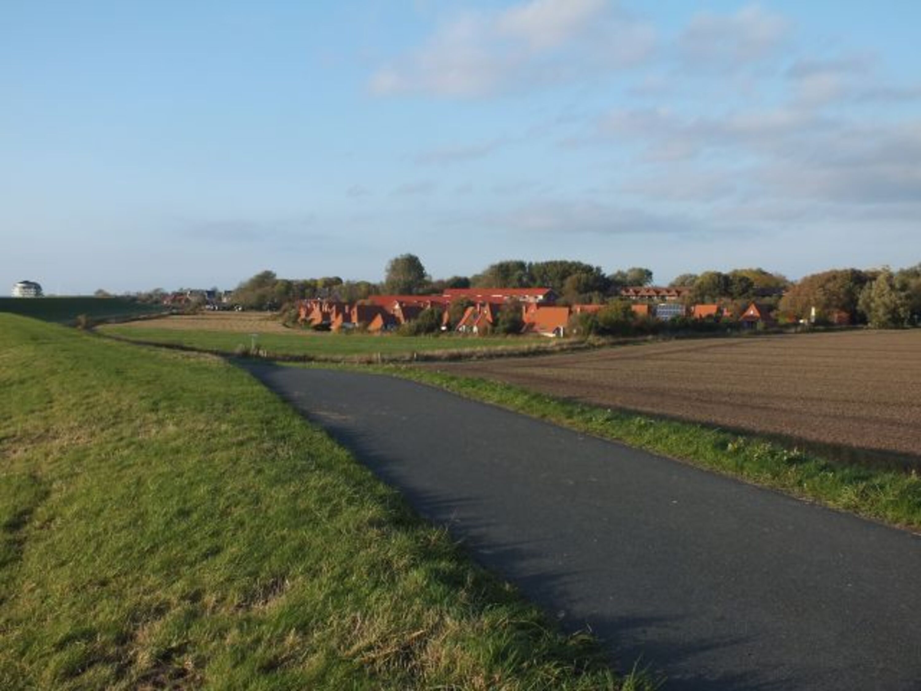 Der Ferienpark von der Seeseite