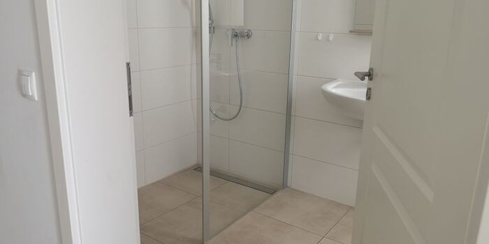 2. Bad ebenerdige Dusche