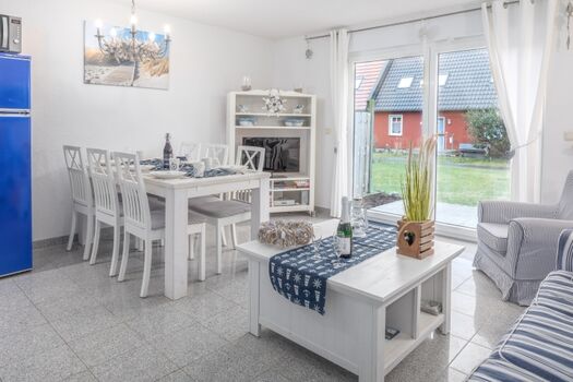 Ess.-Wohnbereich mit Zugang zur Terrasse/Garten