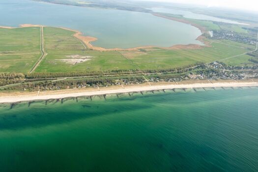 Übergang der Bodden zur Ostsee aus der Luft