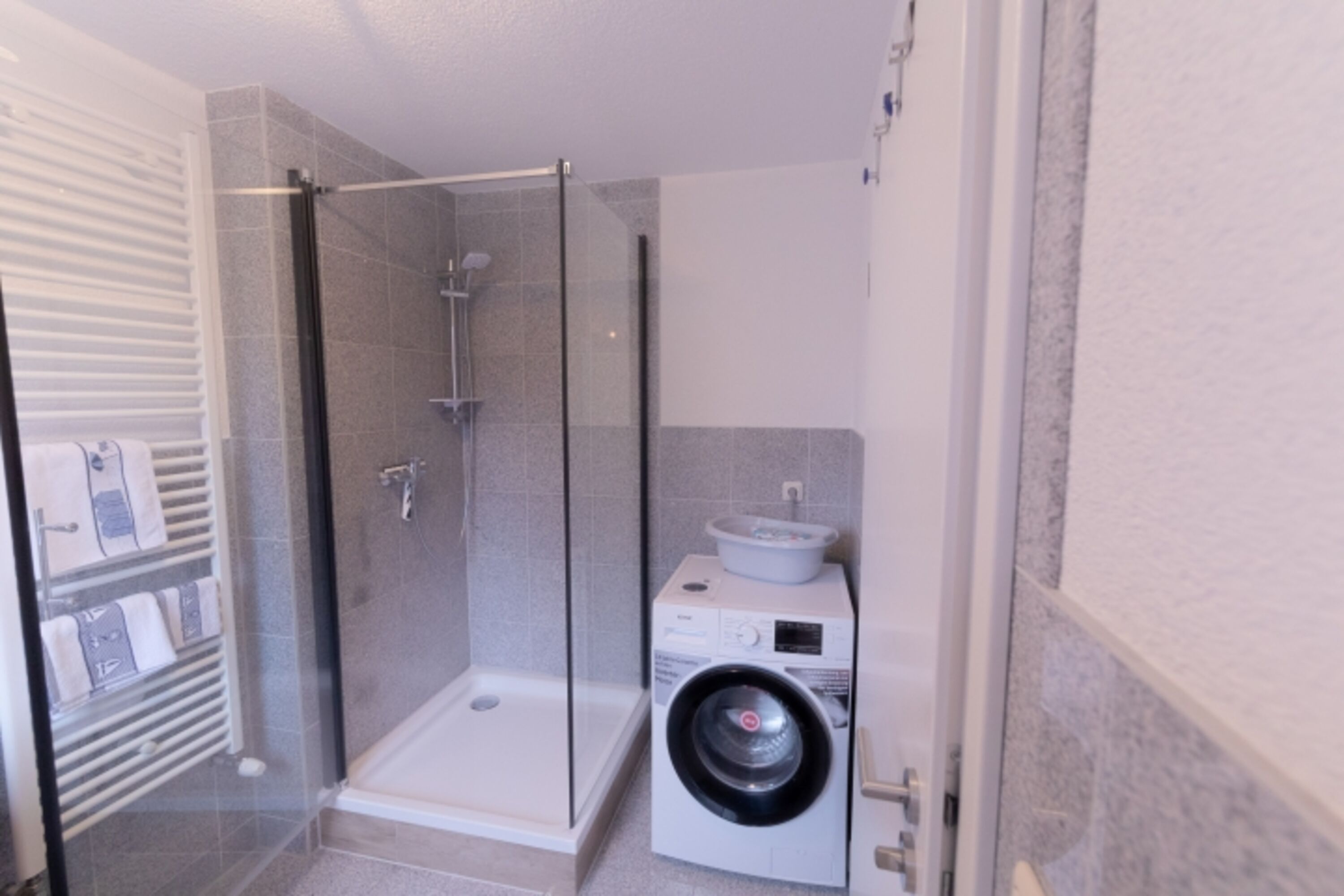 Dusche/Waschmaschine im EGBad