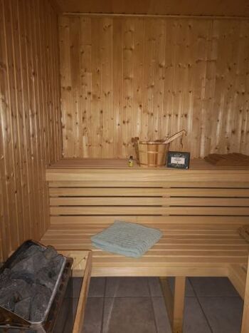 Bad  EG mit  Dusche, WC und Sauna