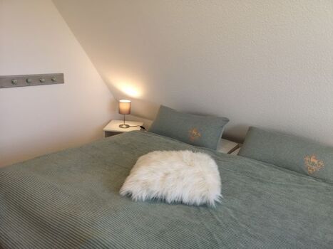 Schlafzimmer 2 mit Doppelbett 1,80 x 2,00 m