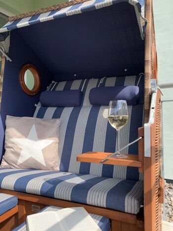 Strandkorb auf dem Balkon