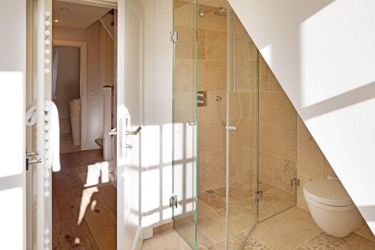 Badezimmer eins im OG