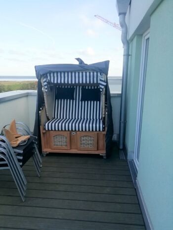 Strandkorb auf der Terrasse