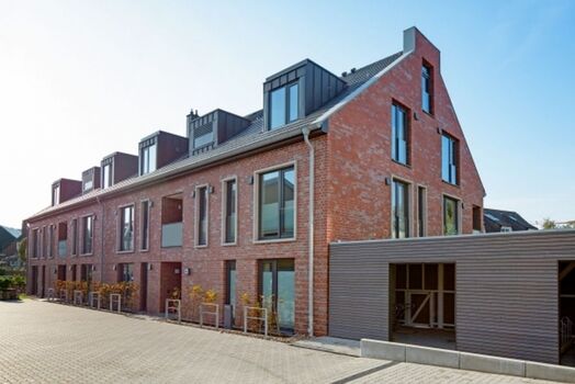 Appartementhaus und Fahrradschuppen