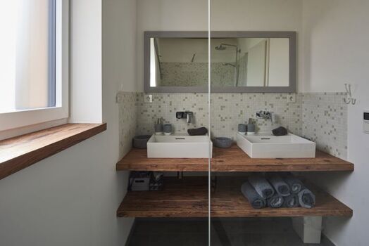 Bad mit bodentiefer Regendusche 