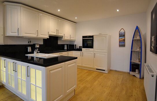 Große luxuriöse Küche