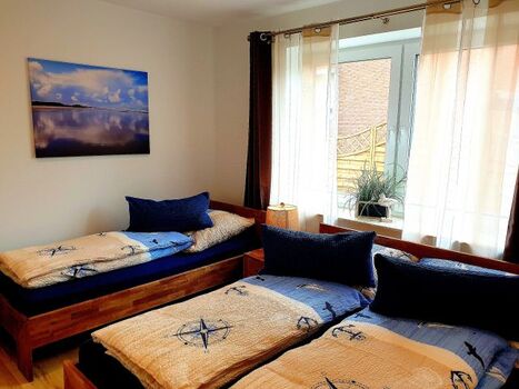 Dreibettzimmer mit Doppelbett und Einzelbett (Bodyguard Matratzen)