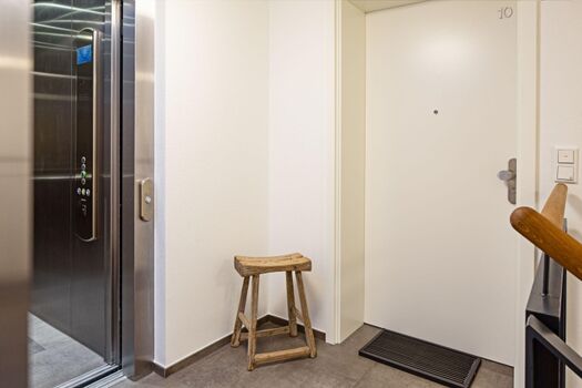 Eingangsbereich und Fahrstuhl