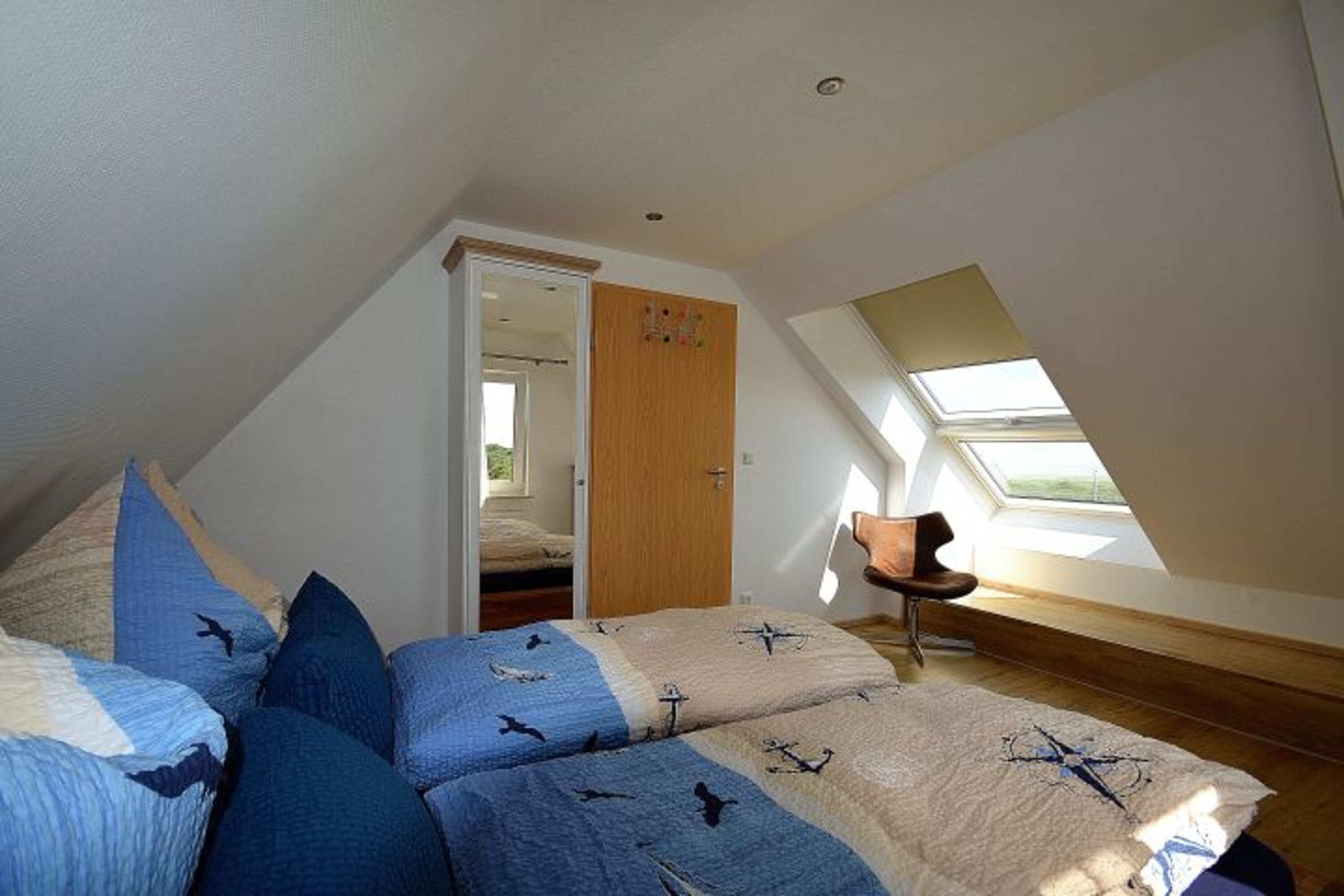 Schlafzimmer mit Doppelbett