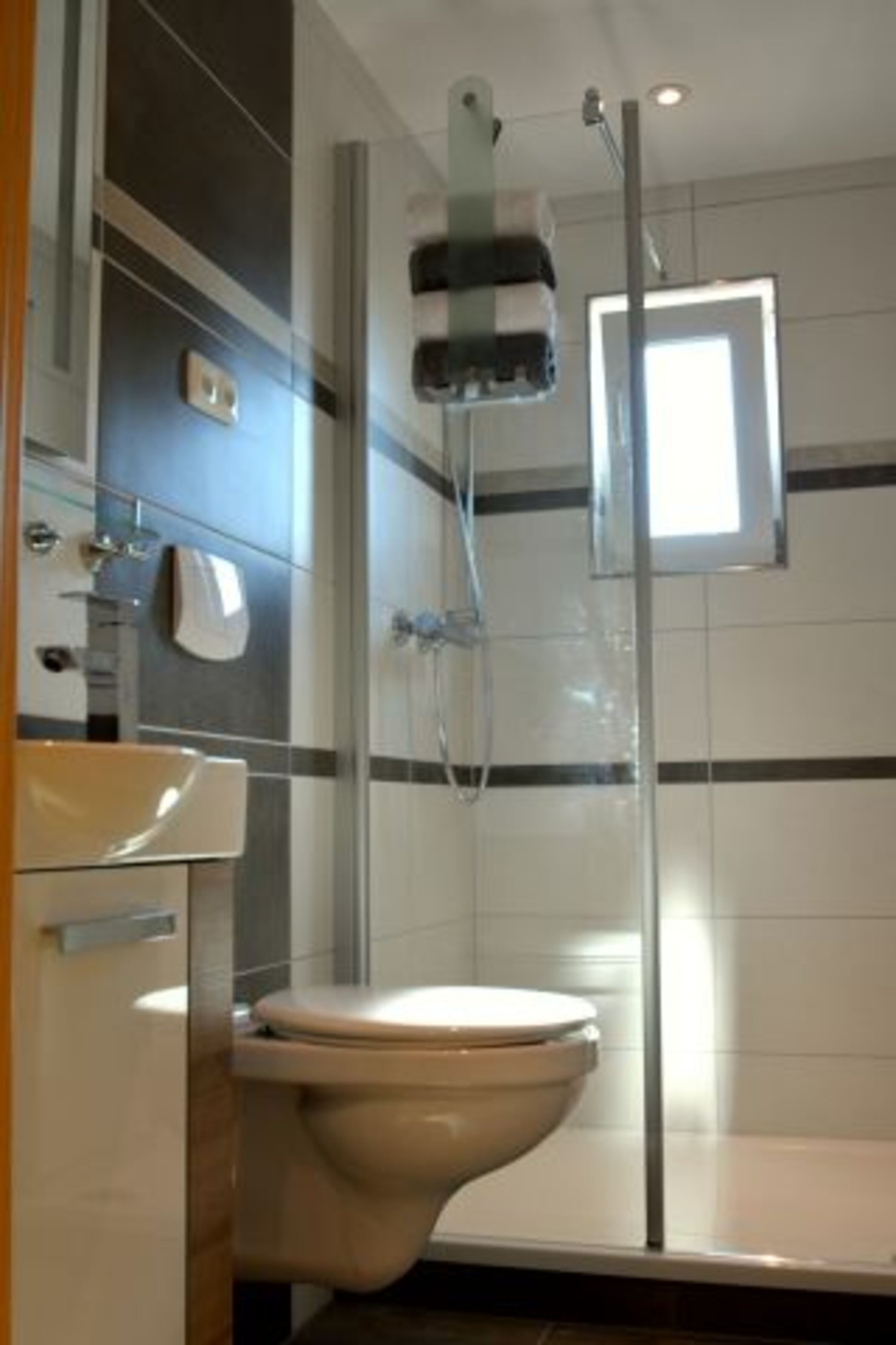 Badezimmer mit bodengleicher Dusche