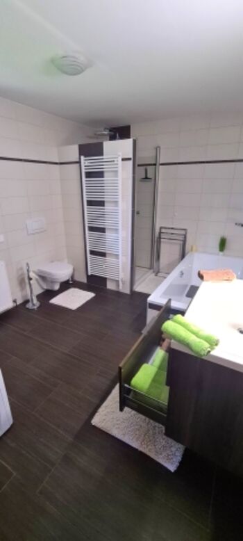 Bad im OG // Regendusche // WC 